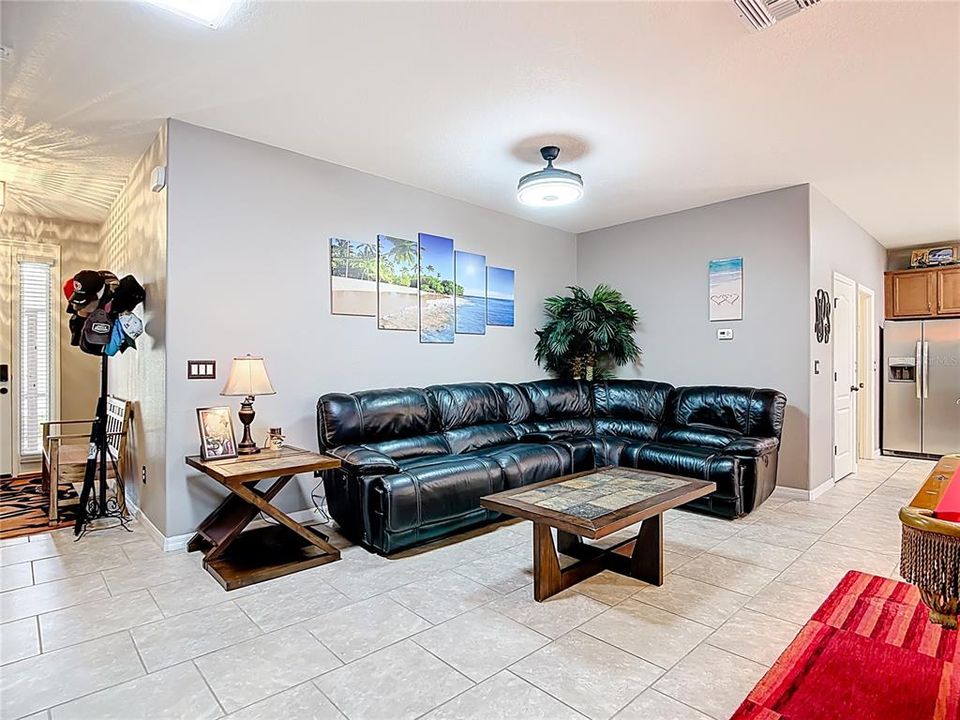 На продажу: $465,000 (4 спален, 3 ванн, 2360 Квадратных фут)