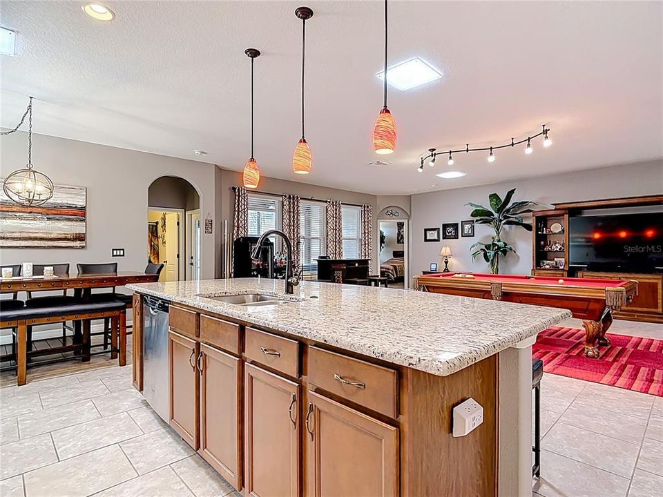 На продажу: $465,000 (4 спален, 3 ванн, 2360 Квадратных фут)