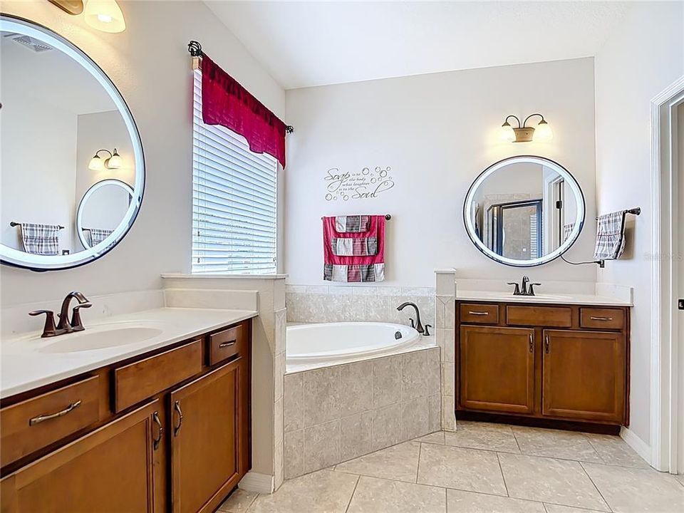 На продажу: $465,000 (4 спален, 3 ванн, 2360 Квадратных фут)