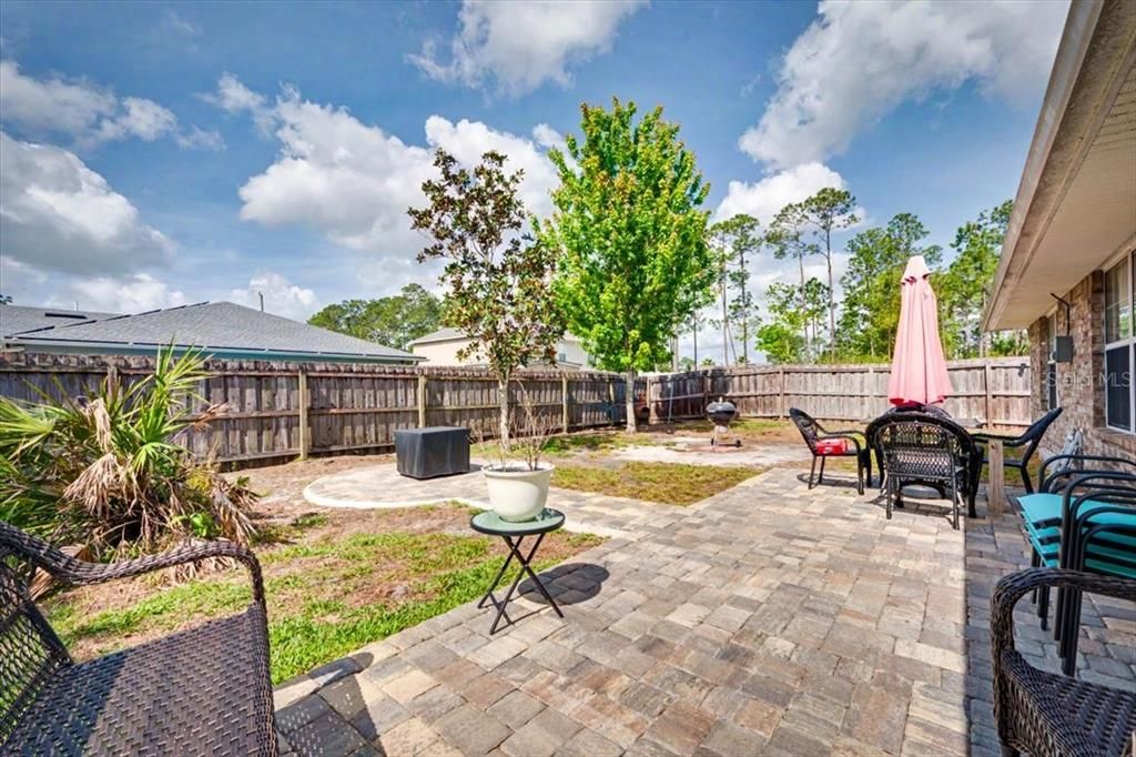 Activo con contrato: $325,000 (4 camas, 2 baños, 2575 Pies cuadrados)