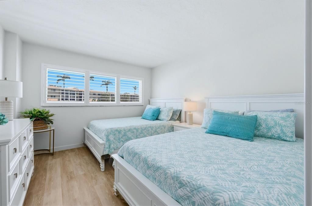 For Sale: $899,000 (2 beds, 2 baths, 1195 Square Feet)
