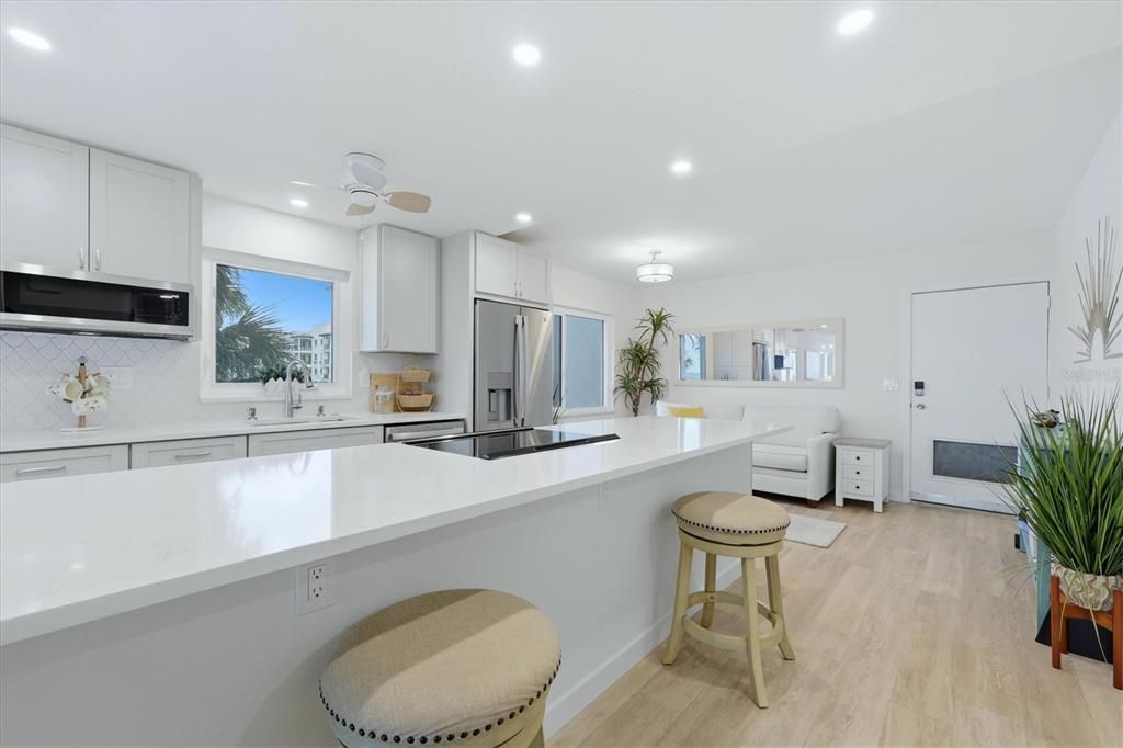 For Sale: $899,000 (2 beds, 2 baths, 1195 Square Feet)