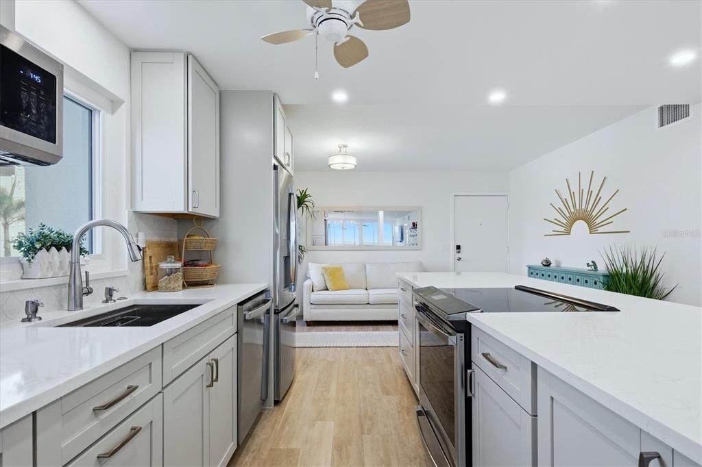 For Sale: $899,000 (2 beds, 2 baths, 1195 Square Feet)