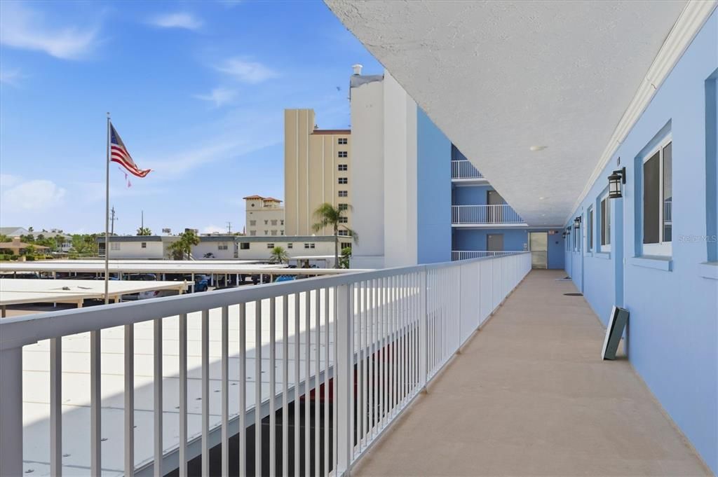 For Sale: $899,000 (2 beds, 2 baths, 1195 Square Feet)