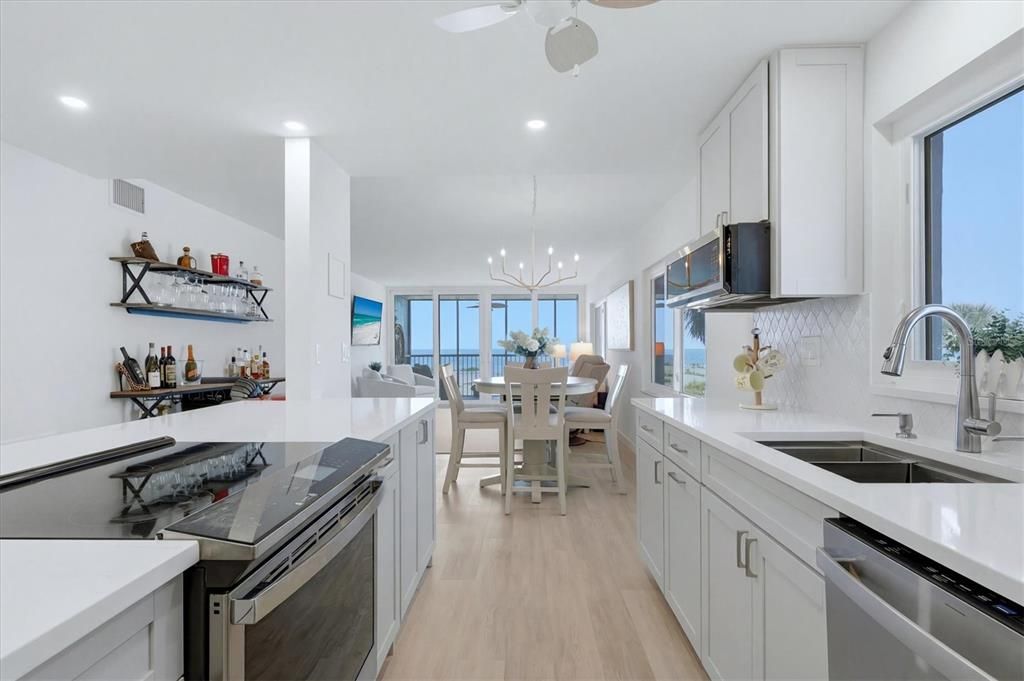 For Sale: $899,000 (2 beds, 2 baths, 1195 Square Feet)