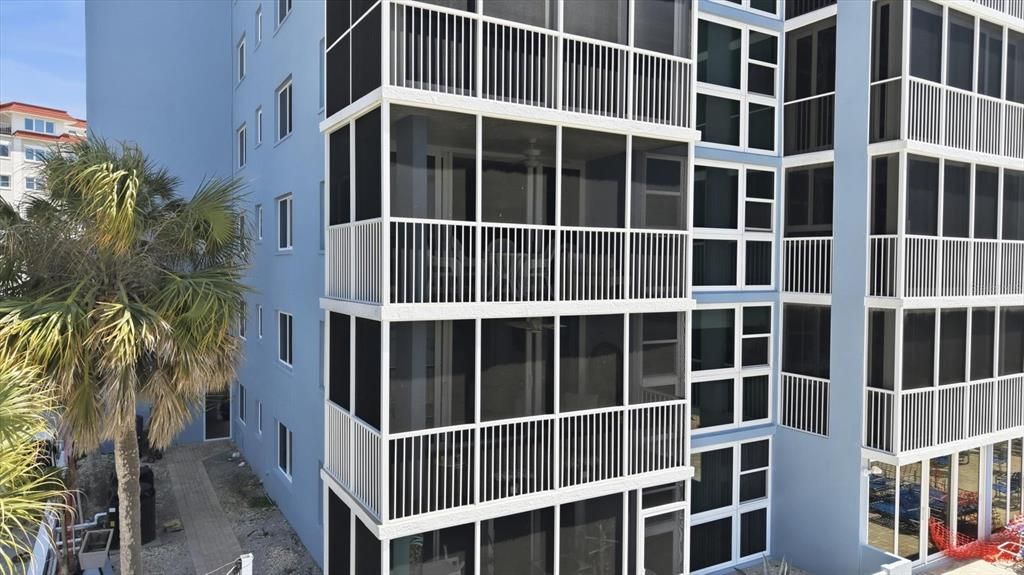 For Sale: $899,000 (2 beds, 2 baths, 1195 Square Feet)