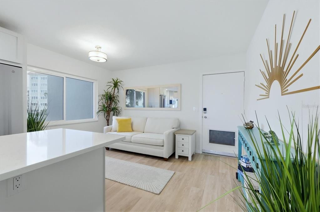 For Sale: $899,000 (2 beds, 2 baths, 1195 Square Feet)