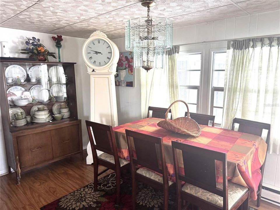 For Sale: $139,000 (2 beds, 2 baths, 471 Square Feet)