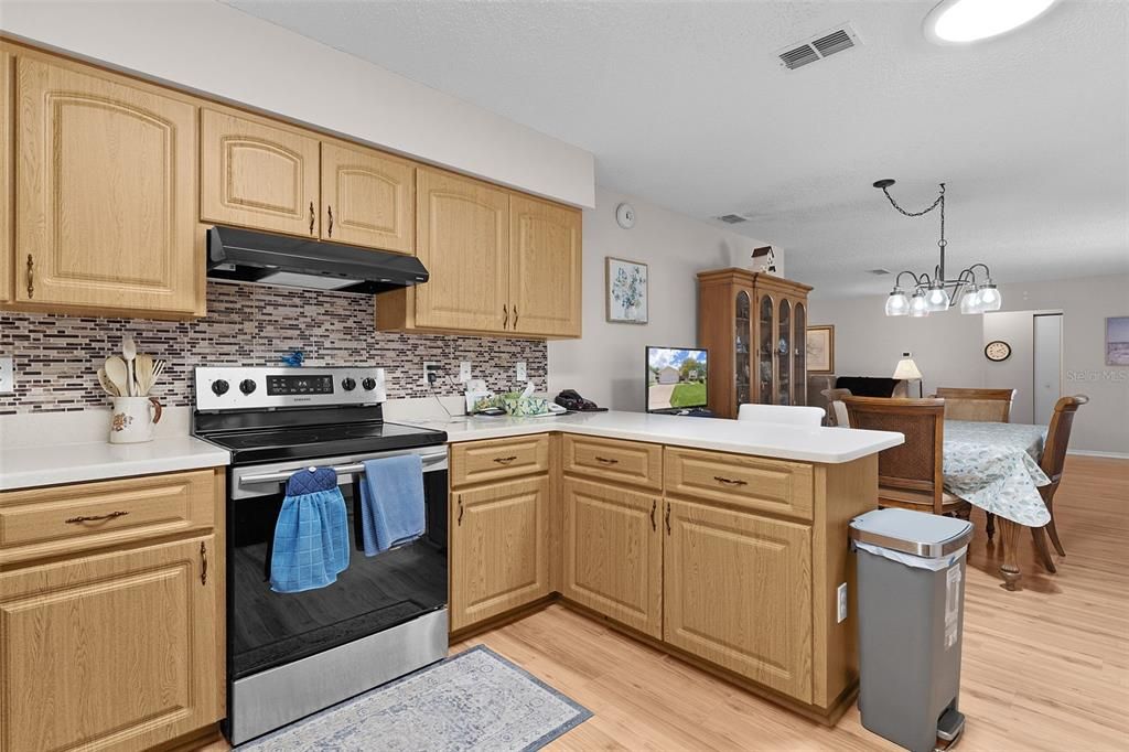 Active With Contract: $244,900 (3 beds, 2 baths, 1526 Square Feet)