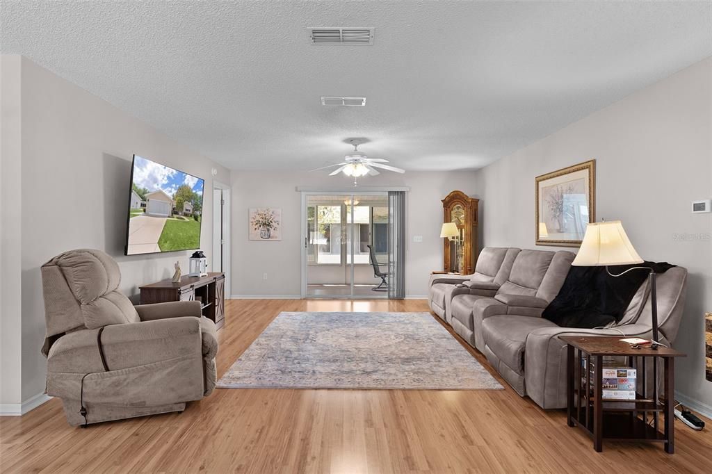 Active With Contract: $244,900 (3 beds, 2 baths, 1526 Square Feet)