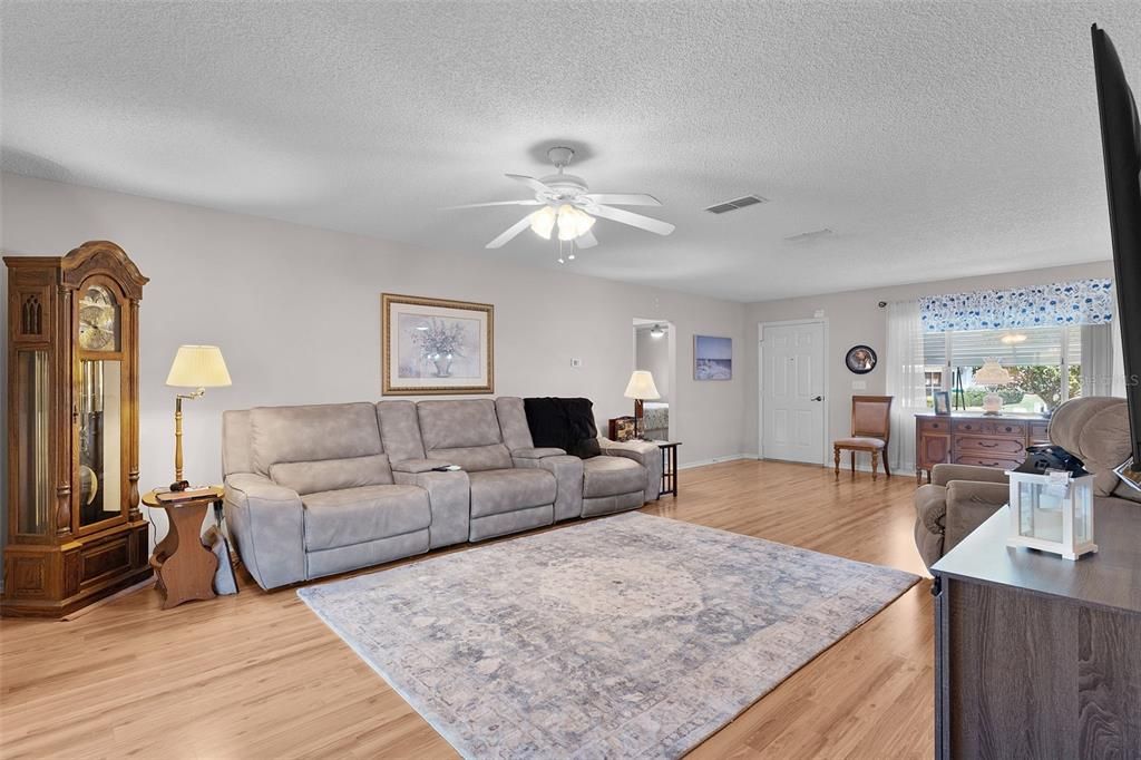 Active With Contract: $244,900 (3 beds, 2 baths, 1526 Square Feet)