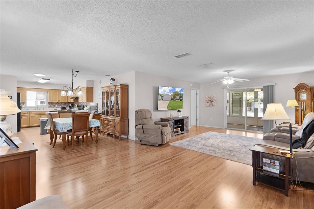 Active With Contract: $244,900 (3 beds, 2 baths, 1526 Square Feet)