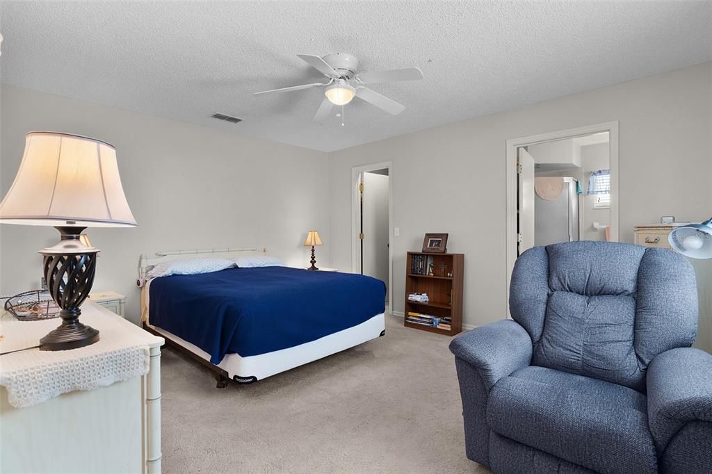 Active With Contract: $244,900 (3 beds, 2 baths, 1526 Square Feet)