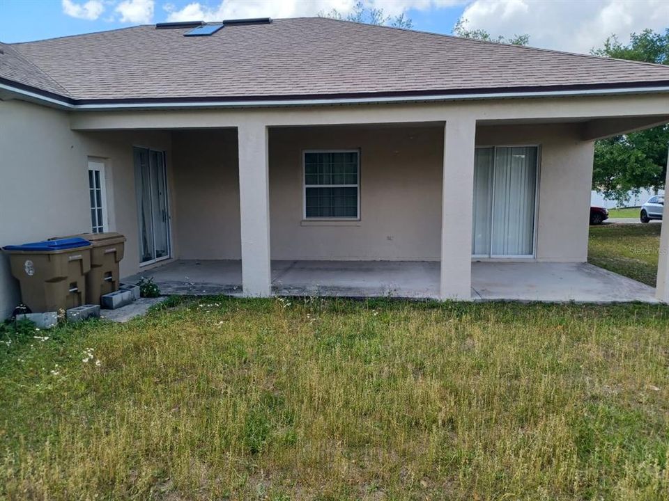 Activo con contrato: $299,000 (3 camas, 2 baños, 1876 Pies cuadrados)