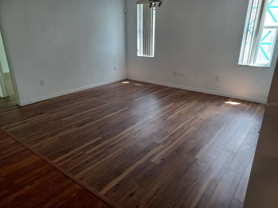 Activo con contrato: $299,000 (3 camas, 2 baños, 1876 Pies cuadrados)