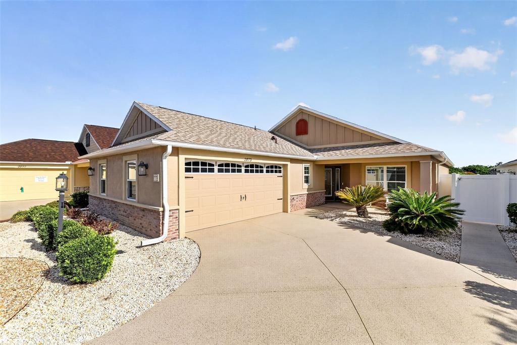 Active With Contract: $550,000 (3 beds, 2 baths, 1938 Square Feet)