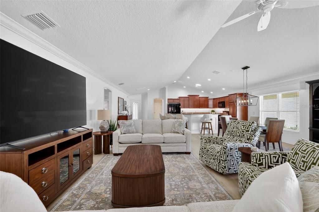 Active With Contract: $550,000 (3 beds, 2 baths, 1938 Square Feet)