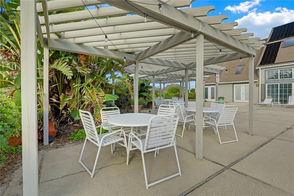 待售: $295,000 (1 贝兹, 1 浴室, 912 平方英尺)