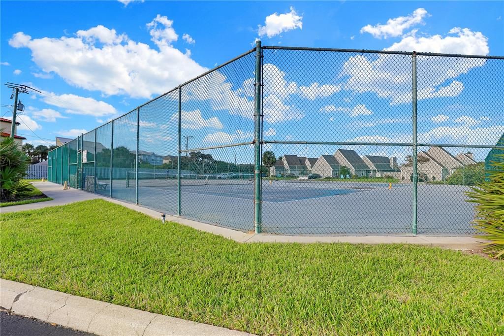 待售: $295,000 (1 贝兹, 1 浴室, 912 平方英尺)