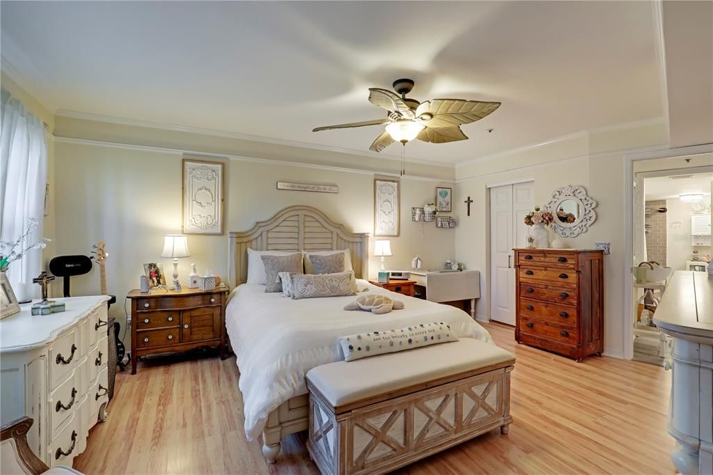 待售: $295,000 (1 贝兹, 1 浴室, 912 平方英尺)