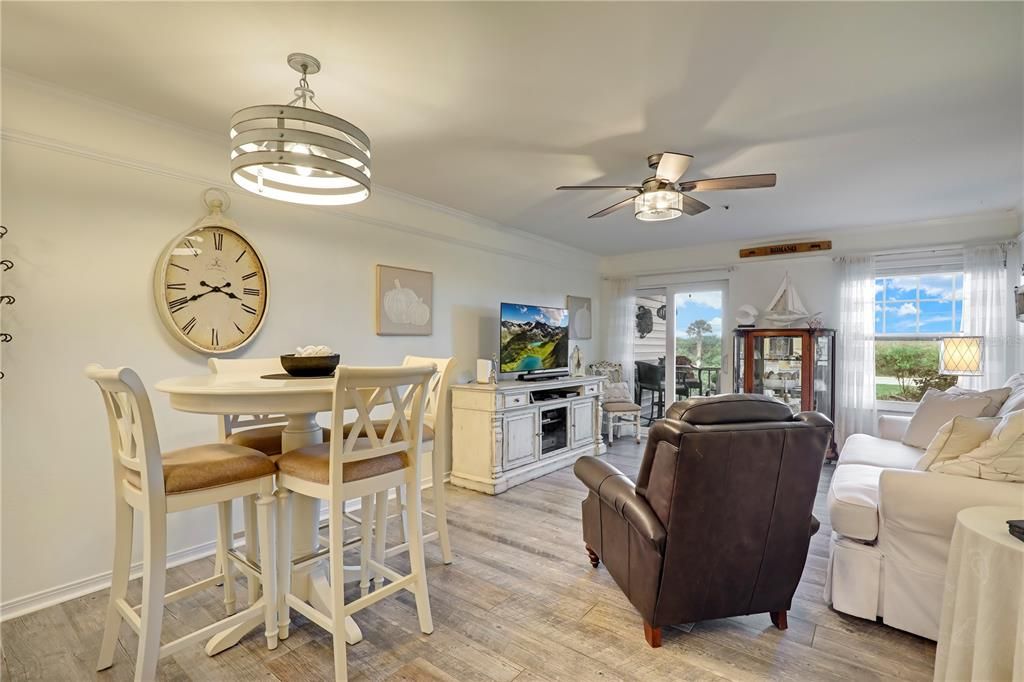 待售: $295,000 (1 贝兹, 1 浴室, 912 平方英尺)