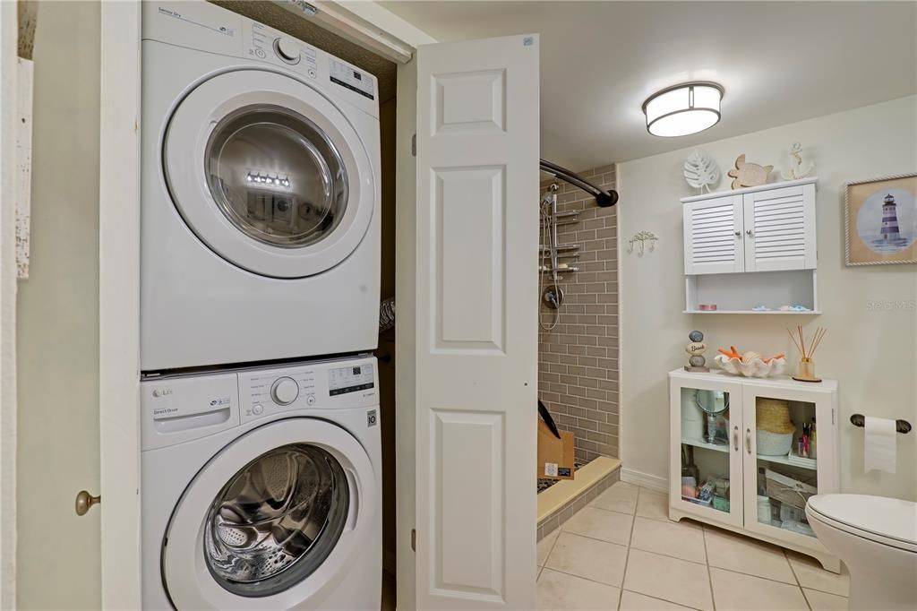 待售: $295,000 (1 贝兹, 1 浴室, 912 平方英尺)