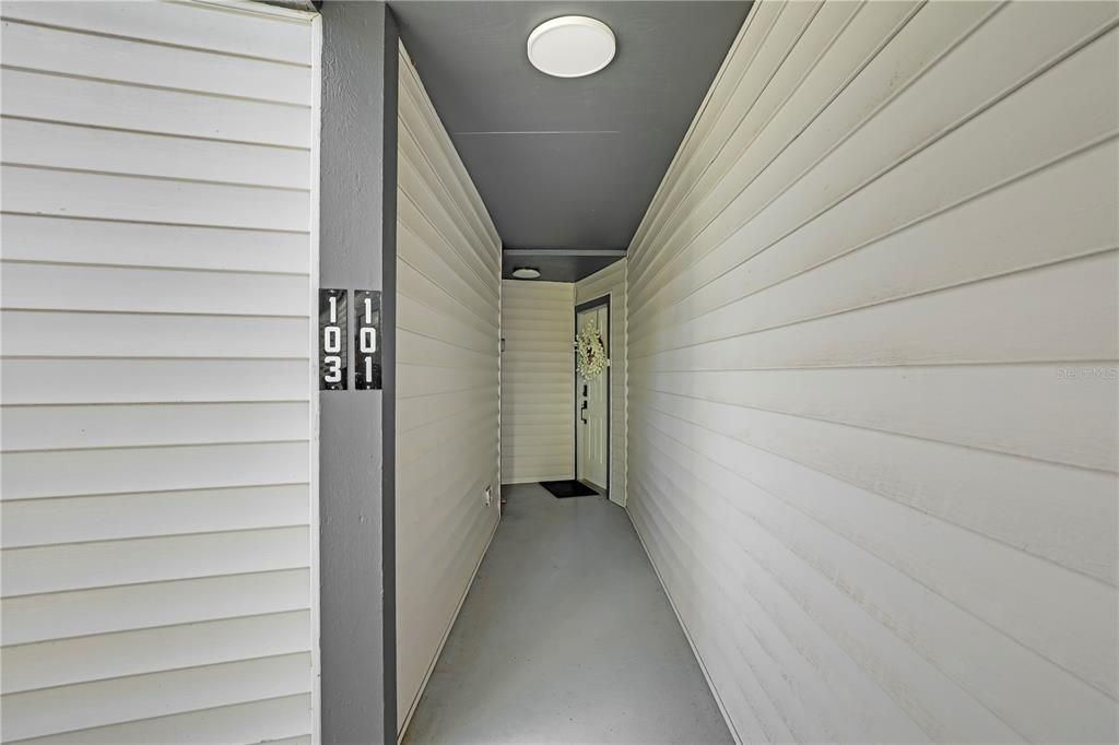 待售: $295,000 (1 贝兹, 1 浴室, 912 平方英尺)