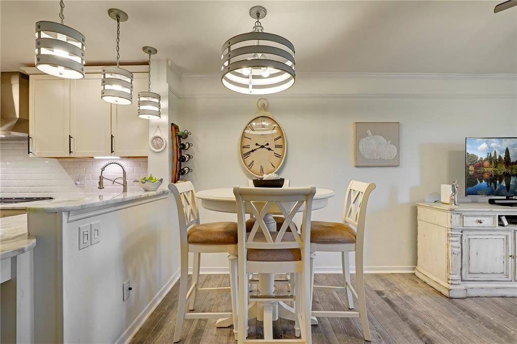 待售: $295,000 (1 贝兹, 1 浴室, 912 平方英尺)