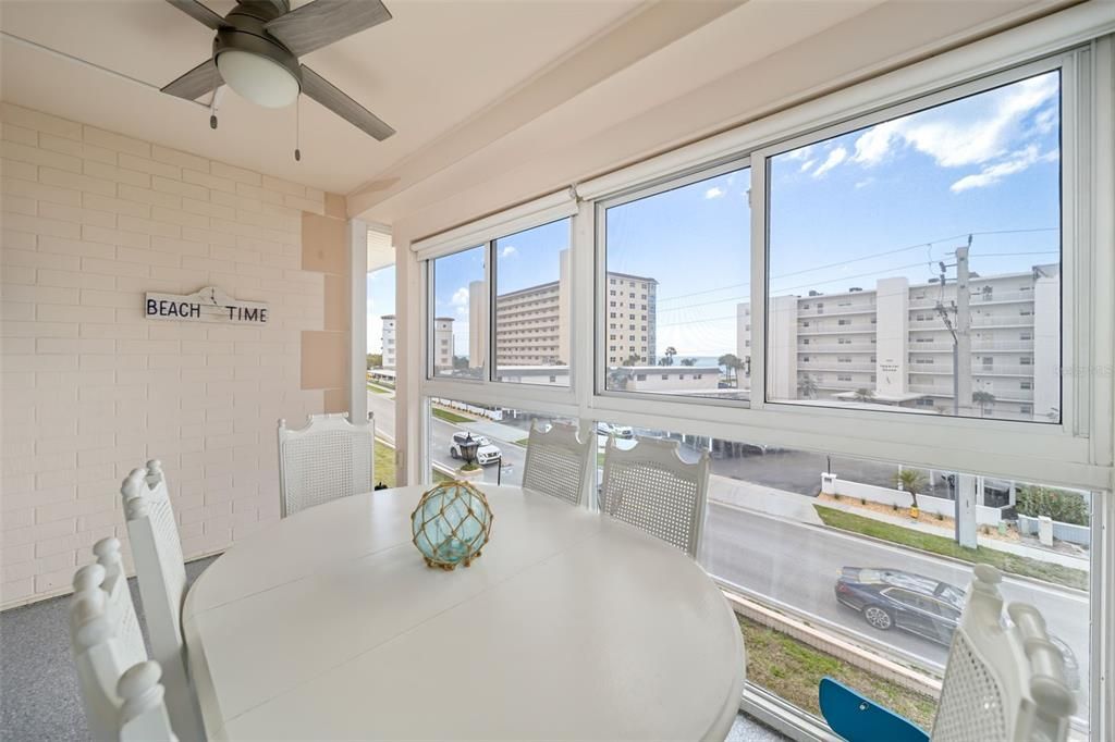 На продажу: $399,000 (2 спален, 2 ванн, 910 Квадратных фут)