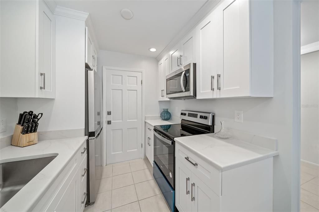 На продажу: $399,000 (2 спален, 2 ванн, 910 Квадратных фут)