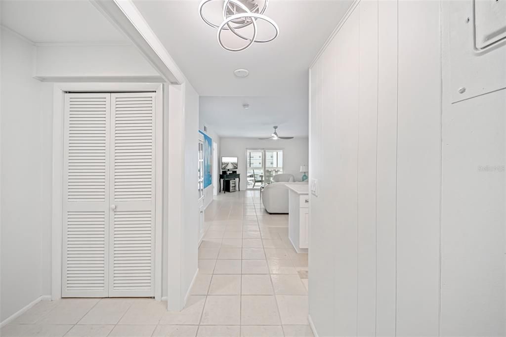 На продажу: $399,000 (2 спален, 2 ванн, 910 Квадратных фут)