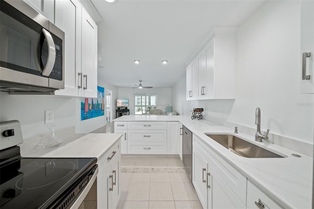 На продажу: $399,000 (2 спален, 2 ванн, 910 Квадратных фут)