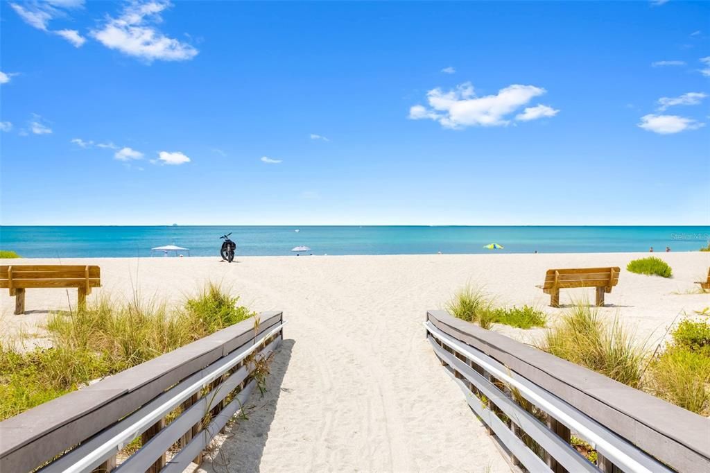 На продажу: $399,000 (2 спален, 2 ванн, 910 Квадратных фут)