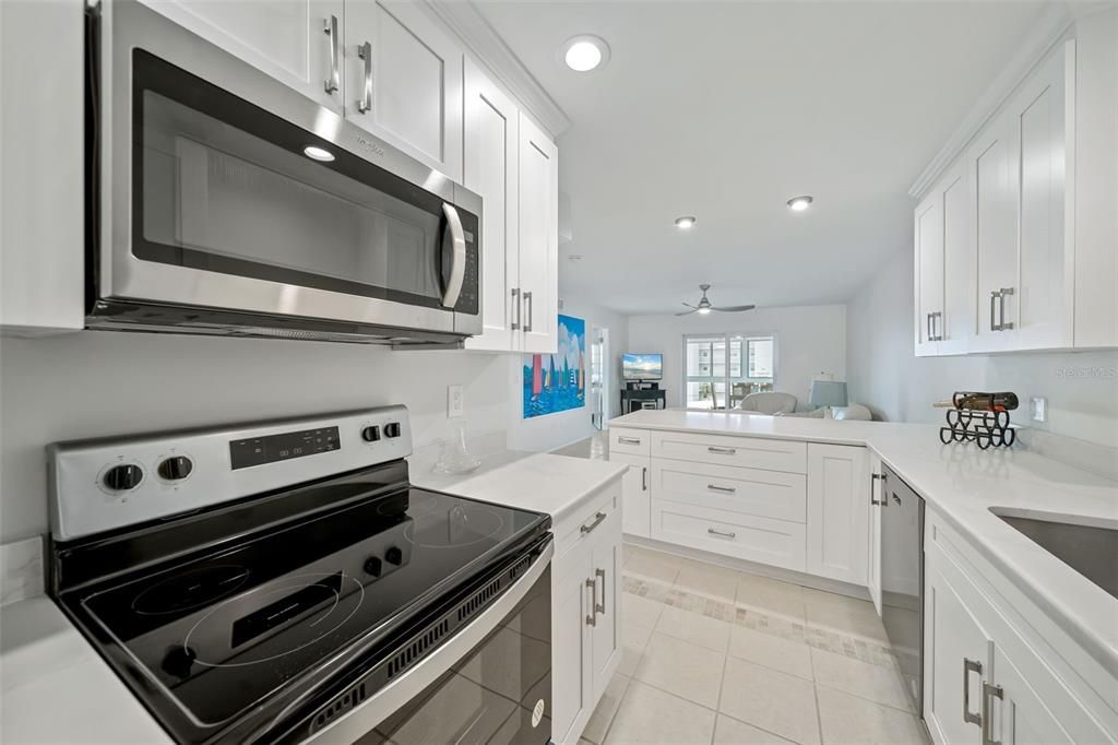 На продажу: $399,000 (2 спален, 2 ванн, 910 Квадратных фут)