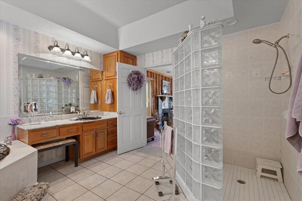 For Sale: $675,000 (2 beds, 2 baths, 2296 Square Feet)
