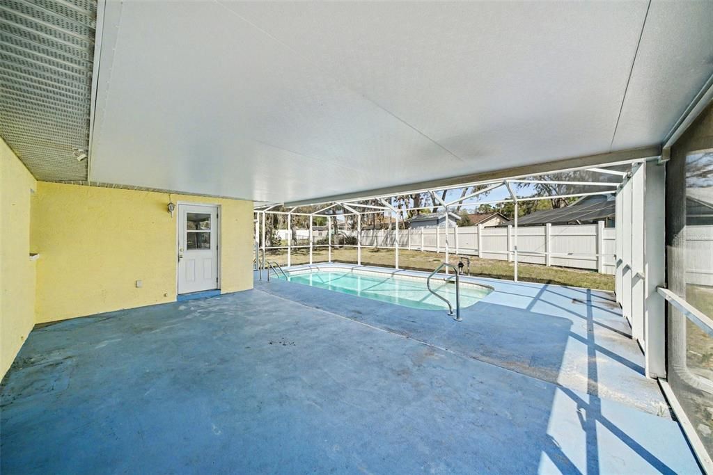 Activo con contrato: $300,000 (3 camas, 2 baños, 1608 Pies cuadrados)