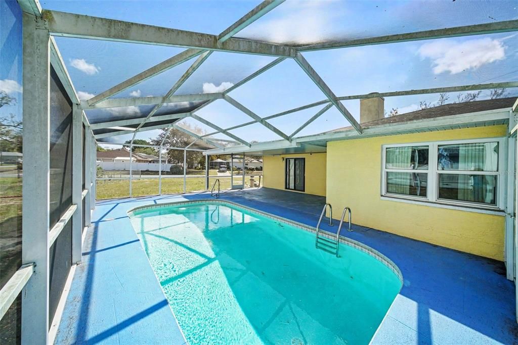 Activo con contrato: $300,000 (3 camas, 2 baños, 1608 Pies cuadrados)