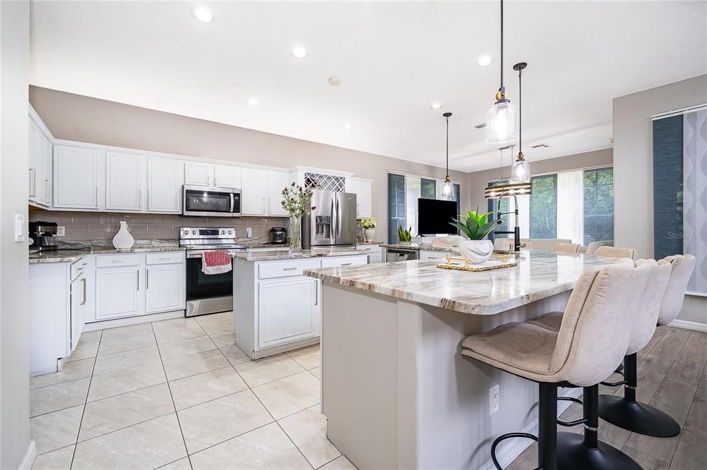 Activo con contrato: $469,995 (4 camas, 2 baños, 2184 Pies cuadrados)