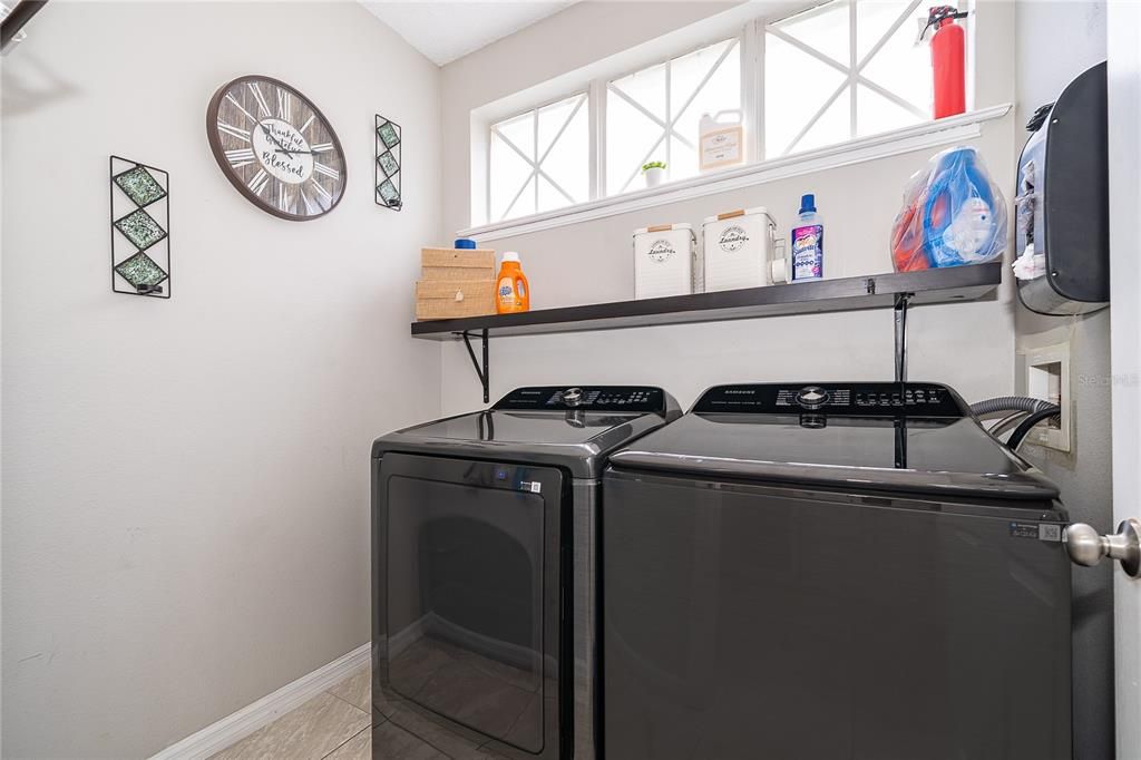 Activo con contrato: $469,995 (4 camas, 2 baños, 2184 Pies cuadrados)