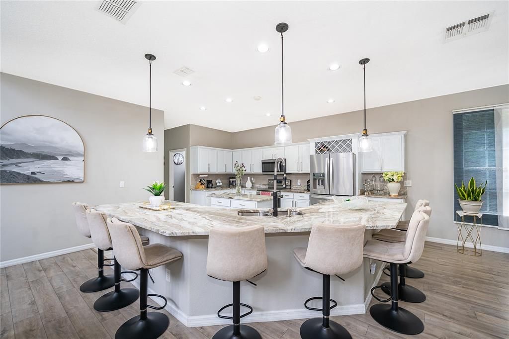 Activo con contrato: $469,995 (4 camas, 2 baños, 2184 Pies cuadrados)