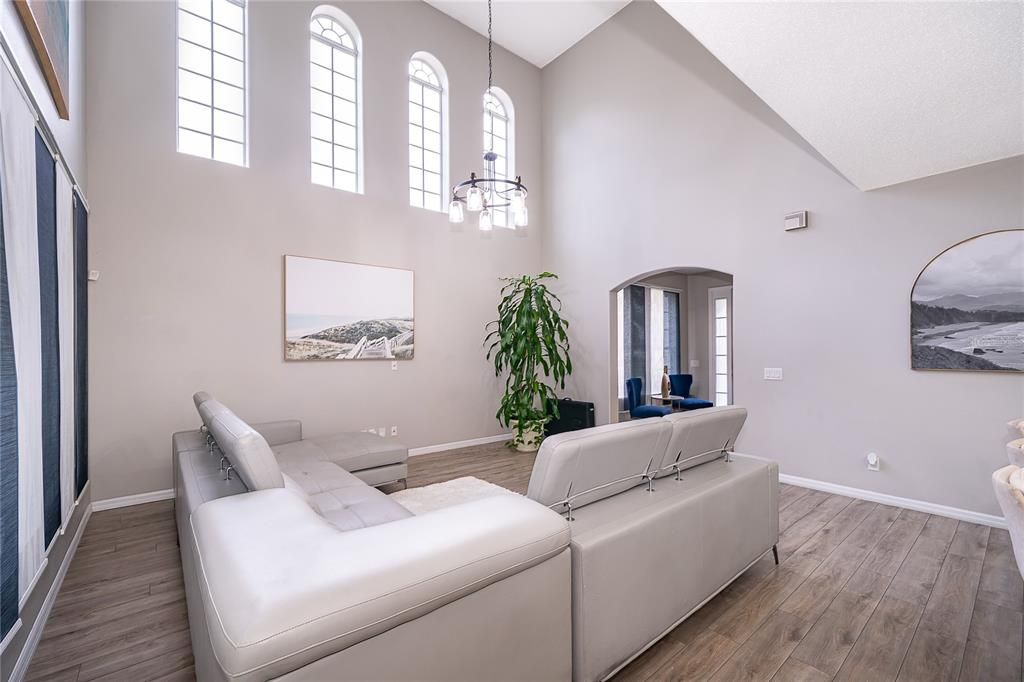 Activo con contrato: $469,995 (4 camas, 2 baños, 2184 Pies cuadrados)