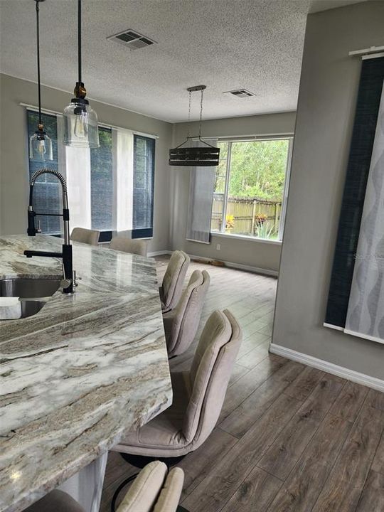 Activo con contrato: $469,995 (4 camas, 2 baños, 2184 Pies cuadrados)
