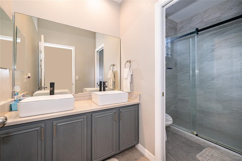 Activo con contrato: $469,995 (4 camas, 2 baños, 2184 Pies cuadrados)