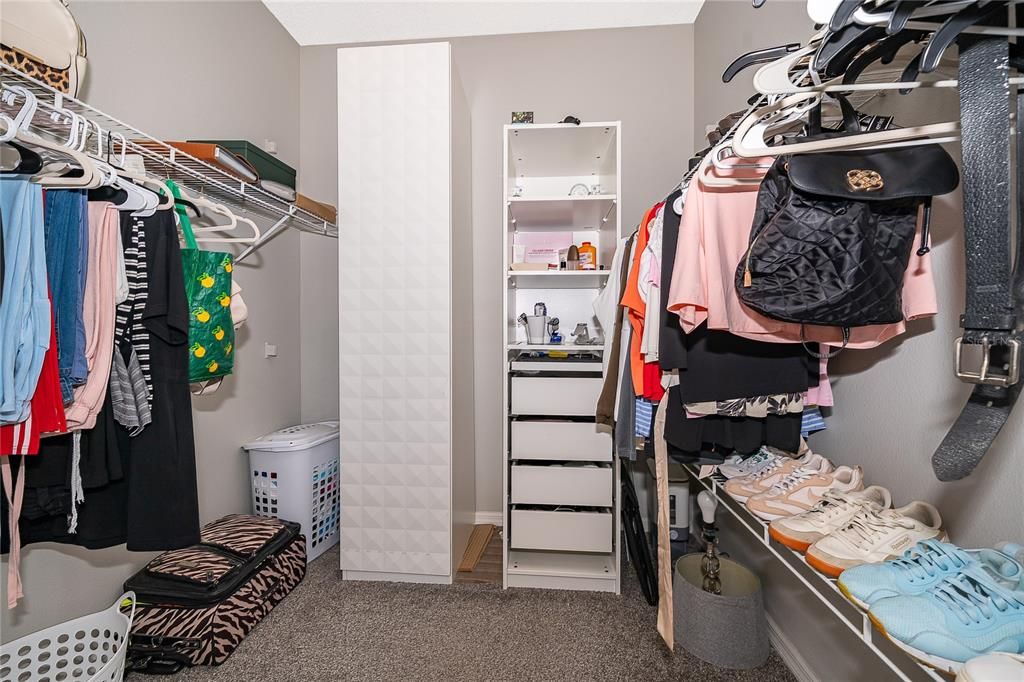 Activo con contrato: $469,995 (4 camas, 2 baños, 2184 Pies cuadrados)
