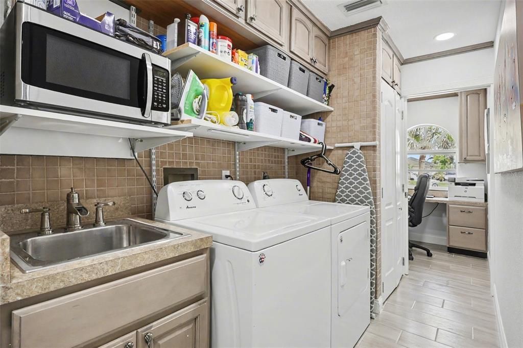 En Venta: $560,000 (3 camas, 2 baños, 2007 Pies cuadrados)