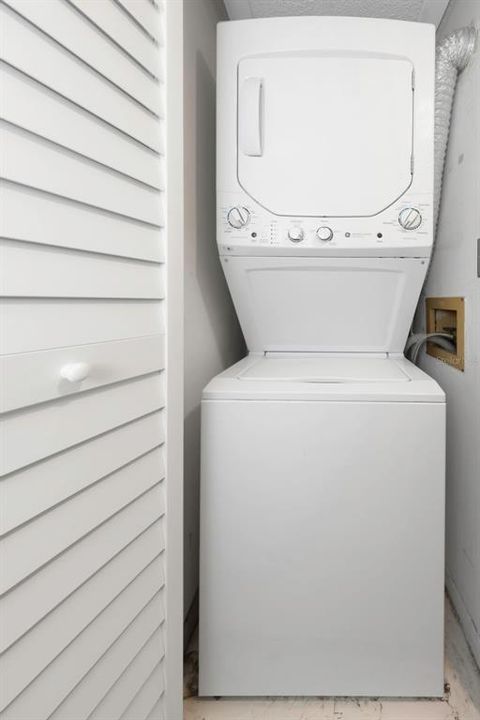 На продажу: $174,900 (2 спален, 2 ванн, 979 Квадратных фут)