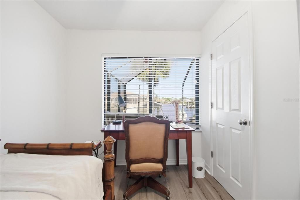 Activo con contrato: $749,000 (4 camas, 2 baños, 2084 Pies cuadrados)