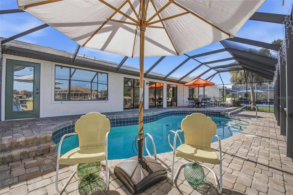 Activo con contrato: $749,000 (4 camas, 2 baños, 2084 Pies cuadrados)