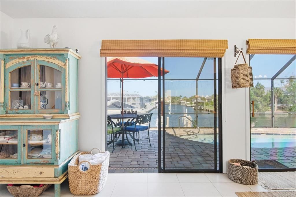 Activo con contrato: $749,000 (4 camas, 2 baños, 2084 Pies cuadrados)