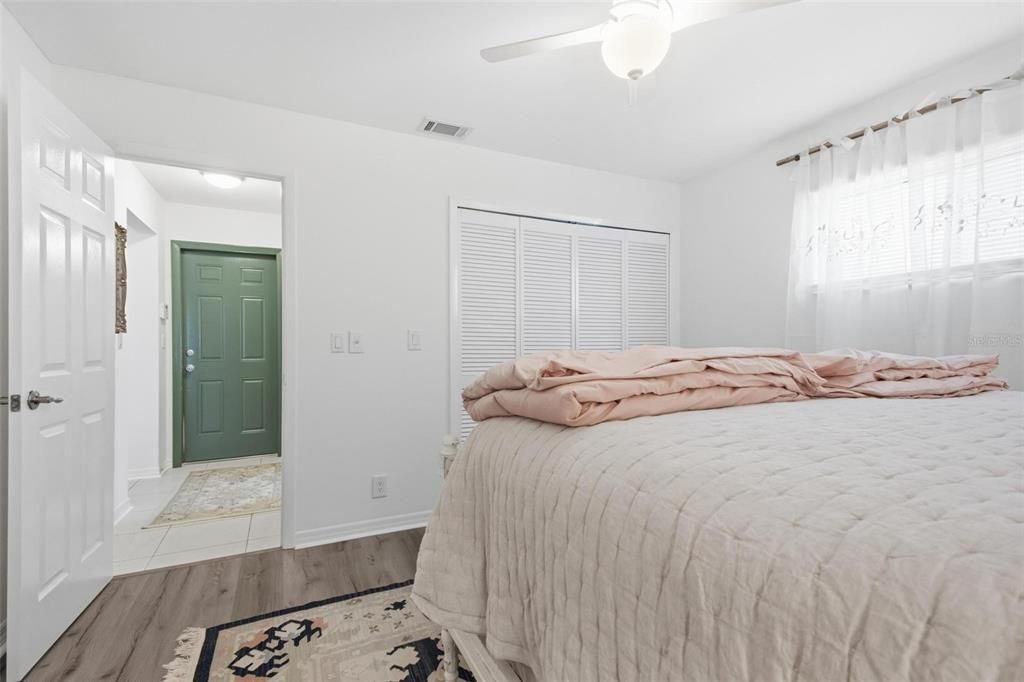 Activo con contrato: $749,000 (4 camas, 2 baños, 2084 Pies cuadrados)